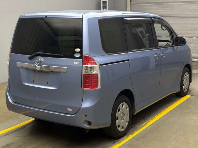 TOYOTA NOAH 2008