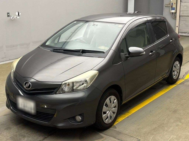 TOYOTA VITZ 2012