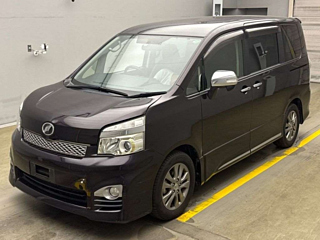 TOYOTA VOXY 2013