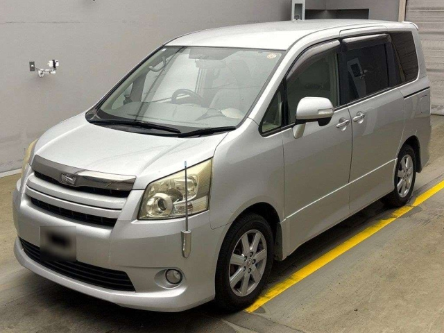 TOYOTA NOAH 2009