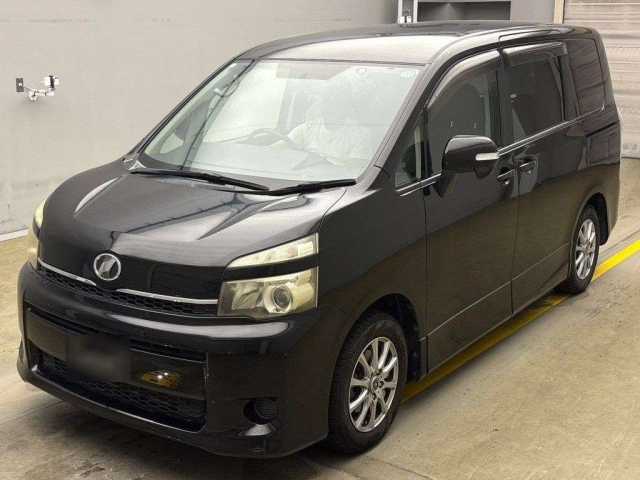 TOYOTA VOXY 2010