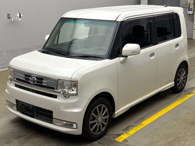 TOYOTA PIXIS SPACE 2014