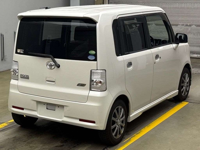 TOYOTA PIXIS SPACE 2014