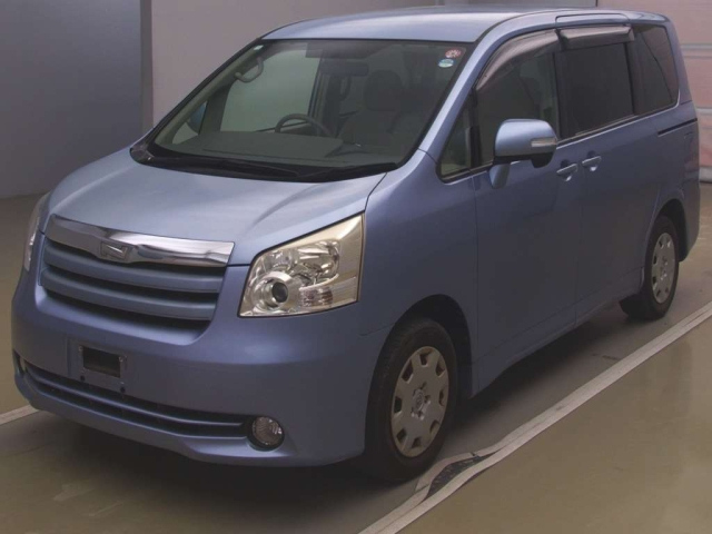 TOYOTA NOAH 2008