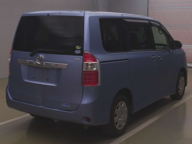 TOYOTA NOAH 2008