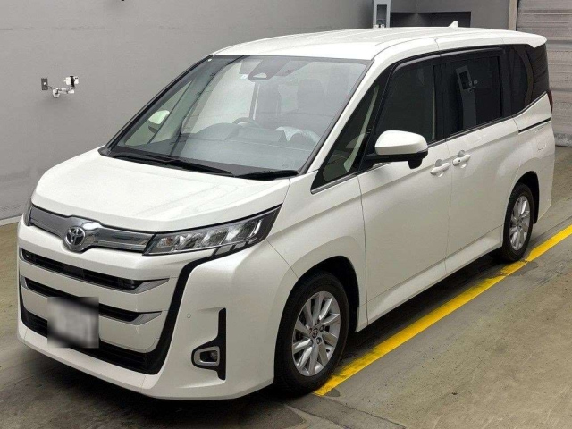 TOYOTA NOAH 2023