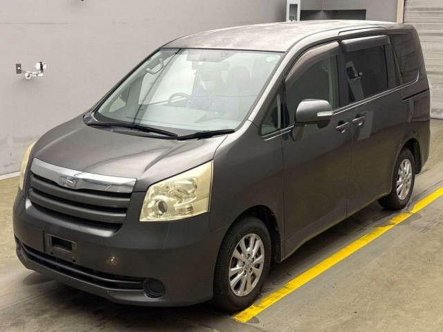 TOYOTA NOAH 2009