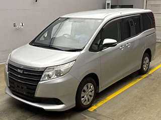 TOYOTA NOAH 2015