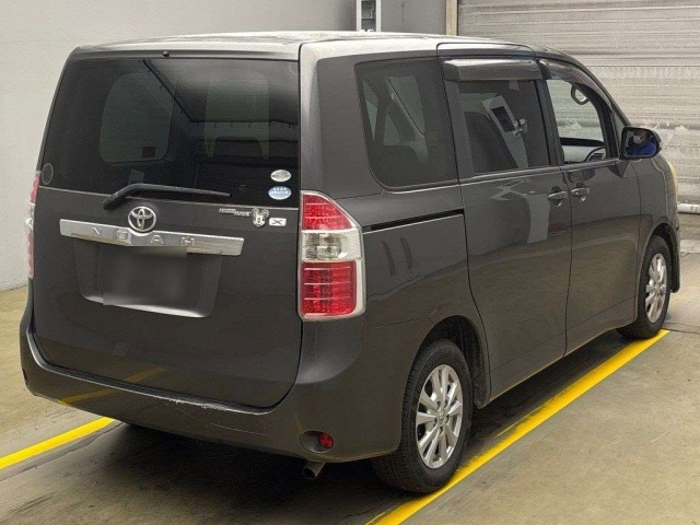TOYOTA NOAH 2009