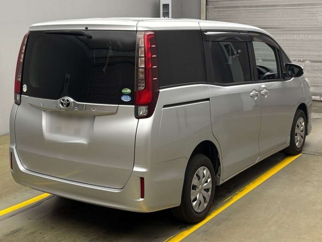 TOYOTA NOAH 2015
