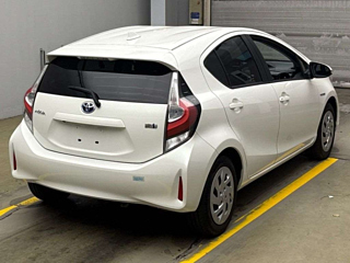 TOYOTA AQUA 2017