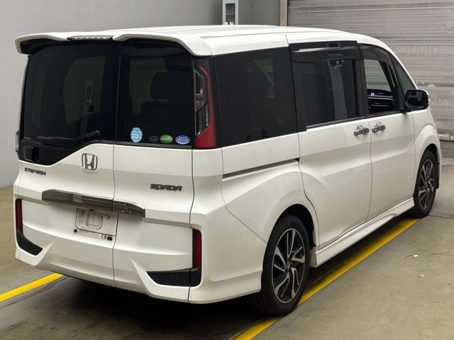 HONDA STEP WAGON 2016