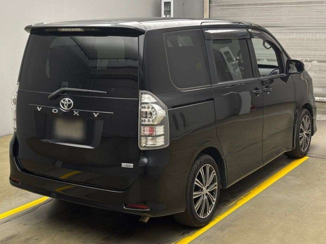 TOYOTA VOXY 2011