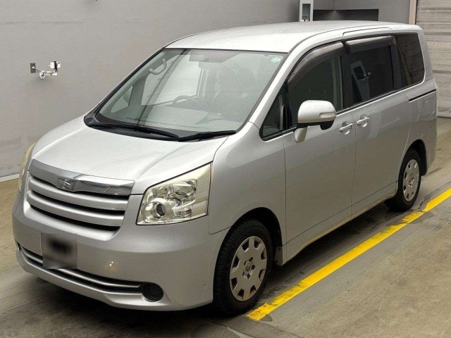 TOYOTA NOAH 2009