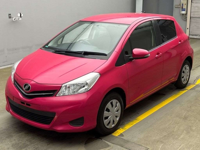 TOYOTA VITZ 2013