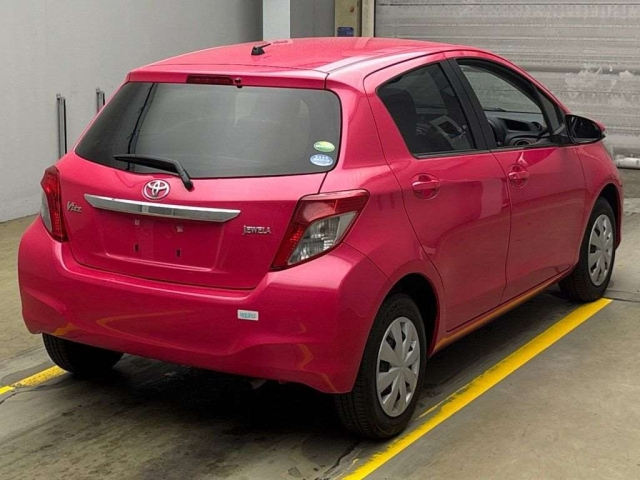 TOYOTA VITZ 2013