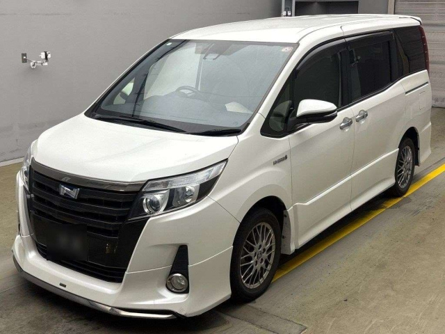 TOYOTA NOAH 2016