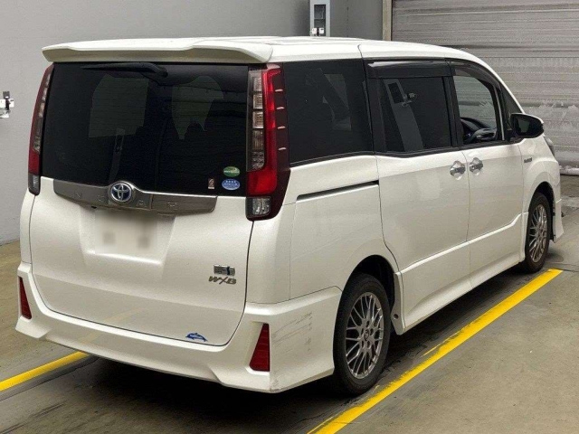 TOYOTA NOAH 2016