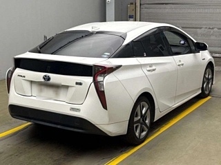 TOYOTA PRIUS 2016