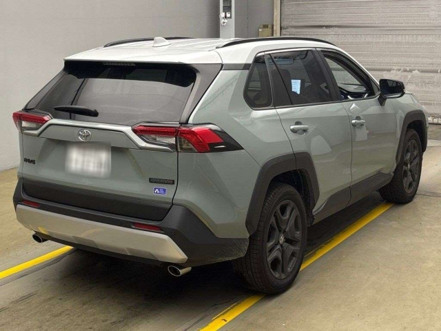 TOYOTA RAV4 2024