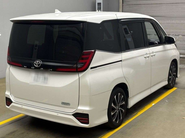 TOYOTA NOAH 2022