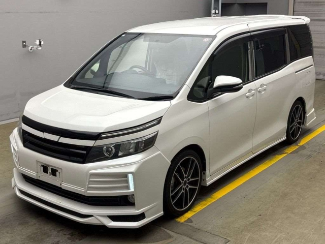 TOYOTA VOXY 2016