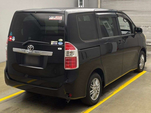 TOYOTA NOAH 2008