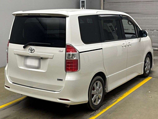 TOYOTA NOAH 2009