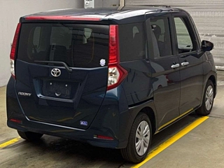 TOYOTA ROOMY 2022