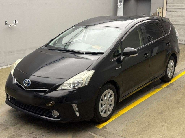 TOYOTA PRIUS ALPHA 2013