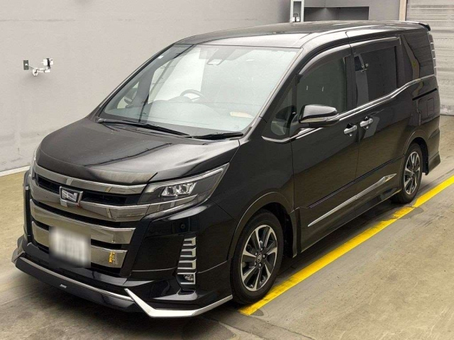 TOYOTA NOAH 2018
