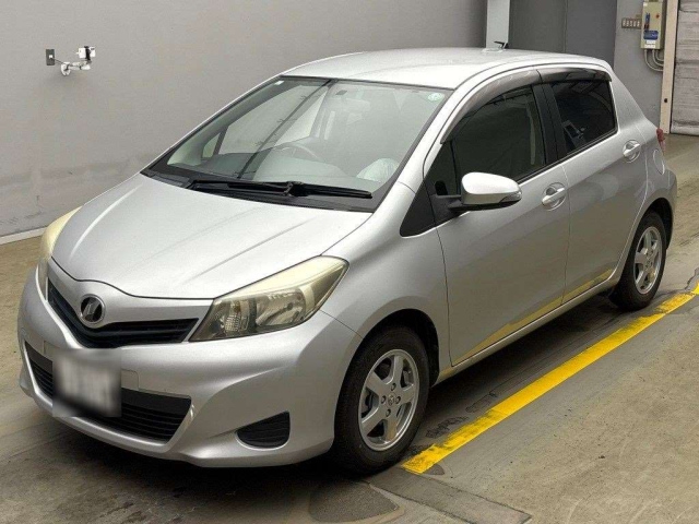 TOYOTA VITZ 2013