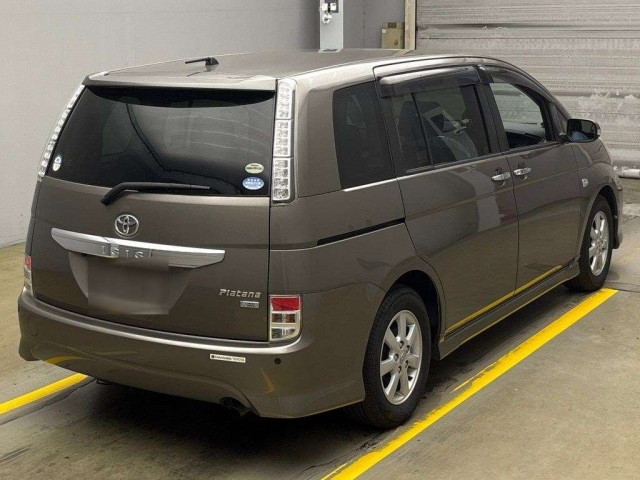 TOYOTA ISIS 2011