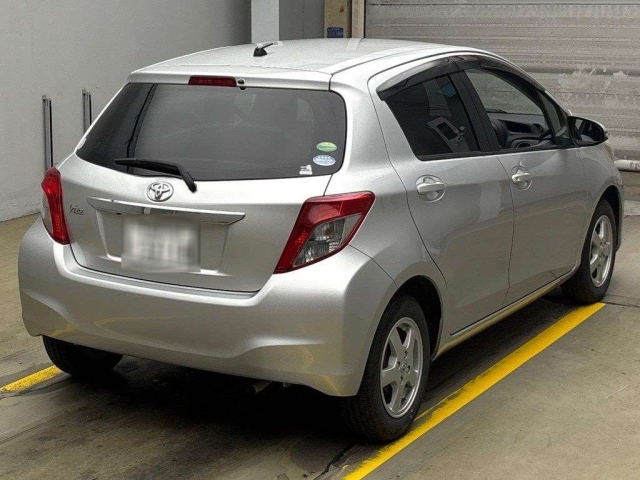 TOYOTA VITZ 2013
