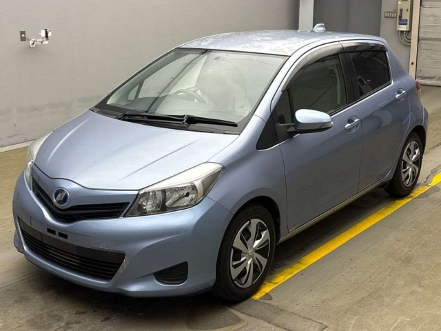 TOYOTA VITZ 2010