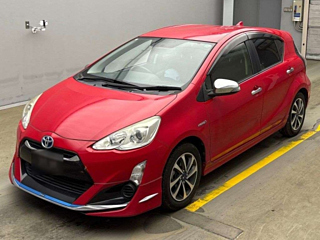 TOYOTA AQUA 2015