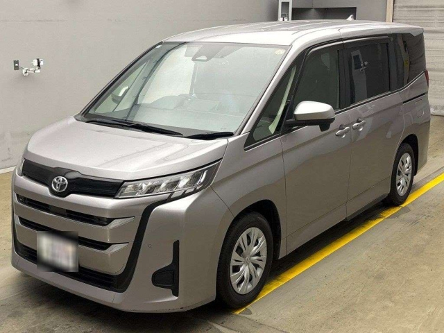 TOYOTA NOAH 2022