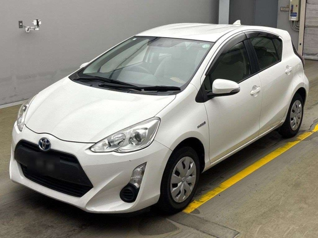TOYOTA AQUA 2016