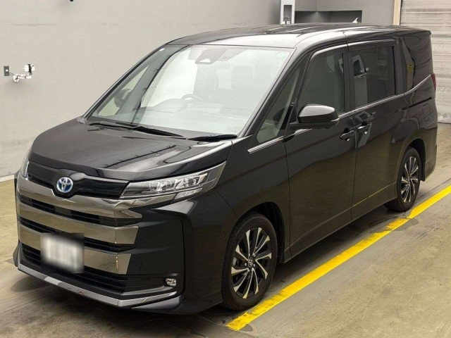 TOYOTA NOAH 2024