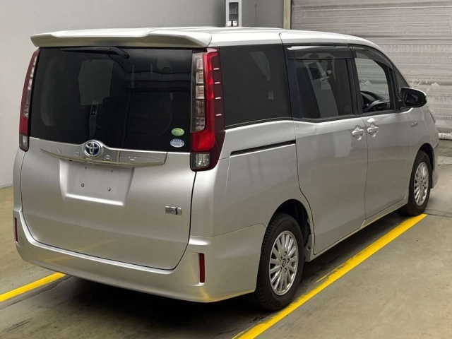 TOYOTA NOAH 2014