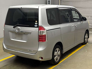 TOYOTA NOAH 2008