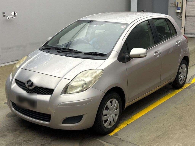 TOYOTA VITZ 2010