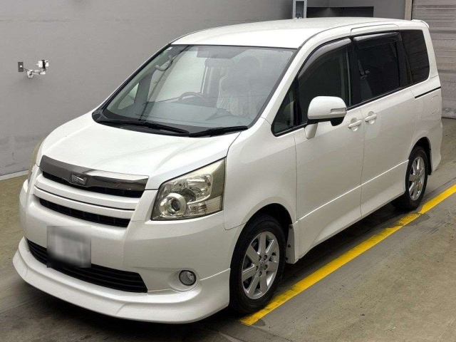 TOYOTA NOAH 2009