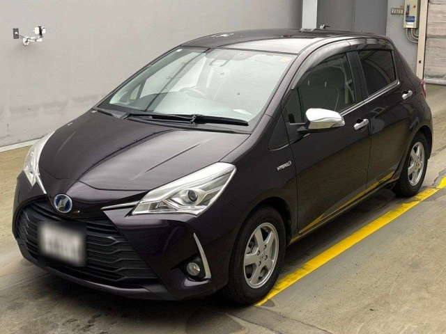 TOYOTA VITZ 2017