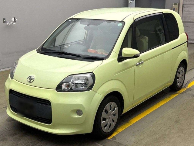 TOYOTA PORTE 2012