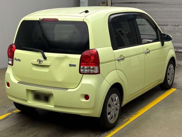 TOYOTA PORTE 2012