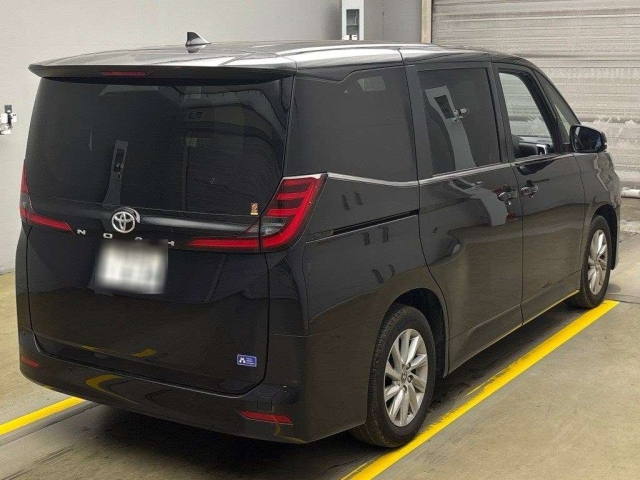 TOYOTA NOAH 2024
