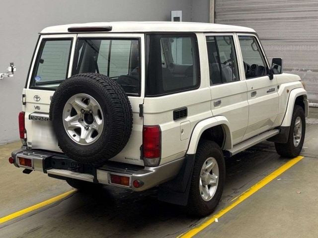 TOYOTA LAND CRUISER 2015
