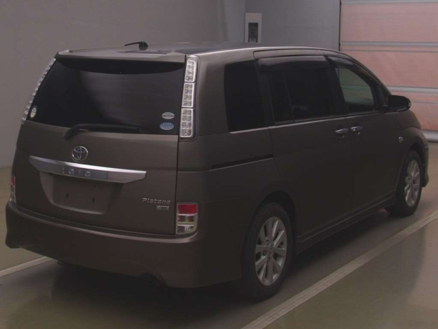 TOYOTA ISIS 2010