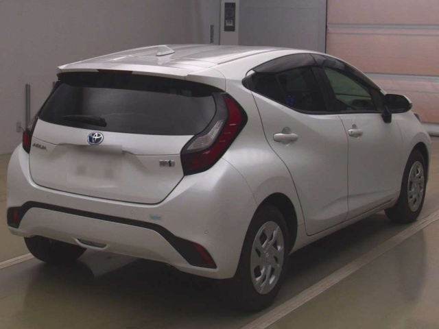 TOYOTA AQUA 2023
